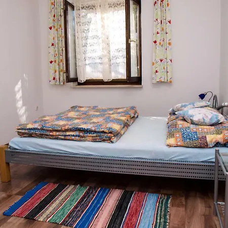 Vukovic Apartman Postira